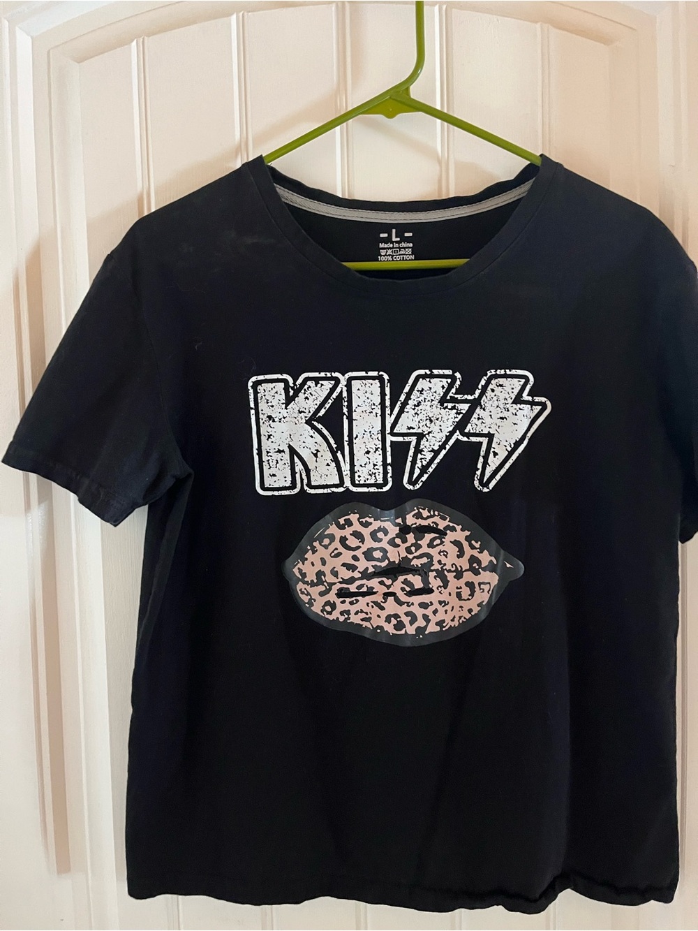 Kiss Women’s Black Tee with Leopard Print Lip Graphic
